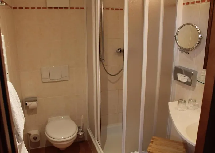 巴尼鲁姆高级酒店 酒店